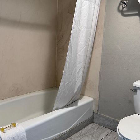 Days Inn By Wyndham Ontario Airport מראה חיצוני תמונה