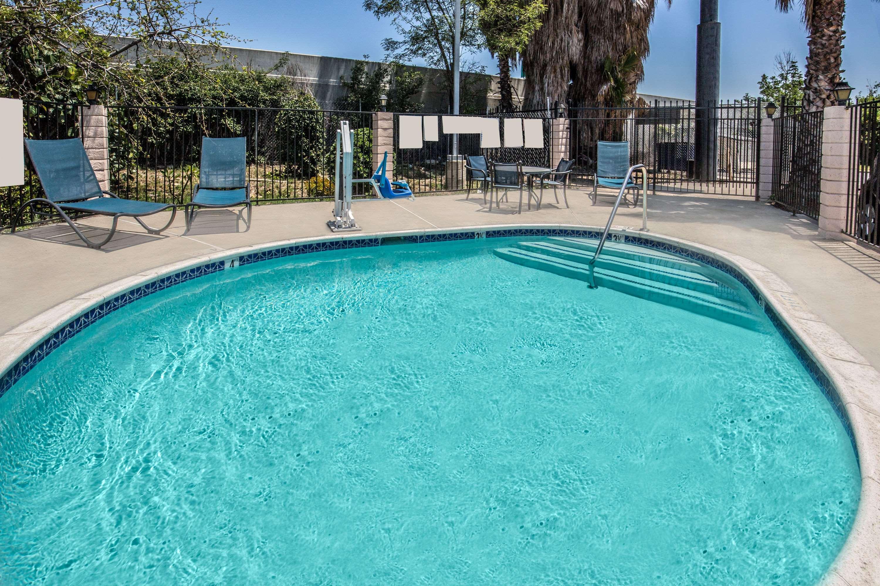 Days Inn By Wyndham Ontario Airport מראה חיצוני תמונה