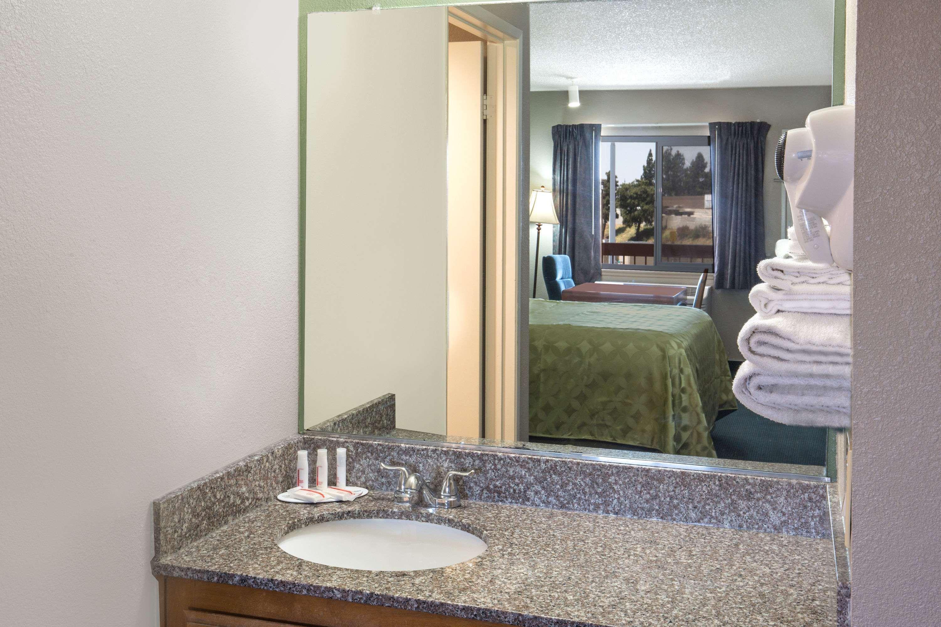 Days Inn By Wyndham Ontario Airport מראה חיצוני תמונה
