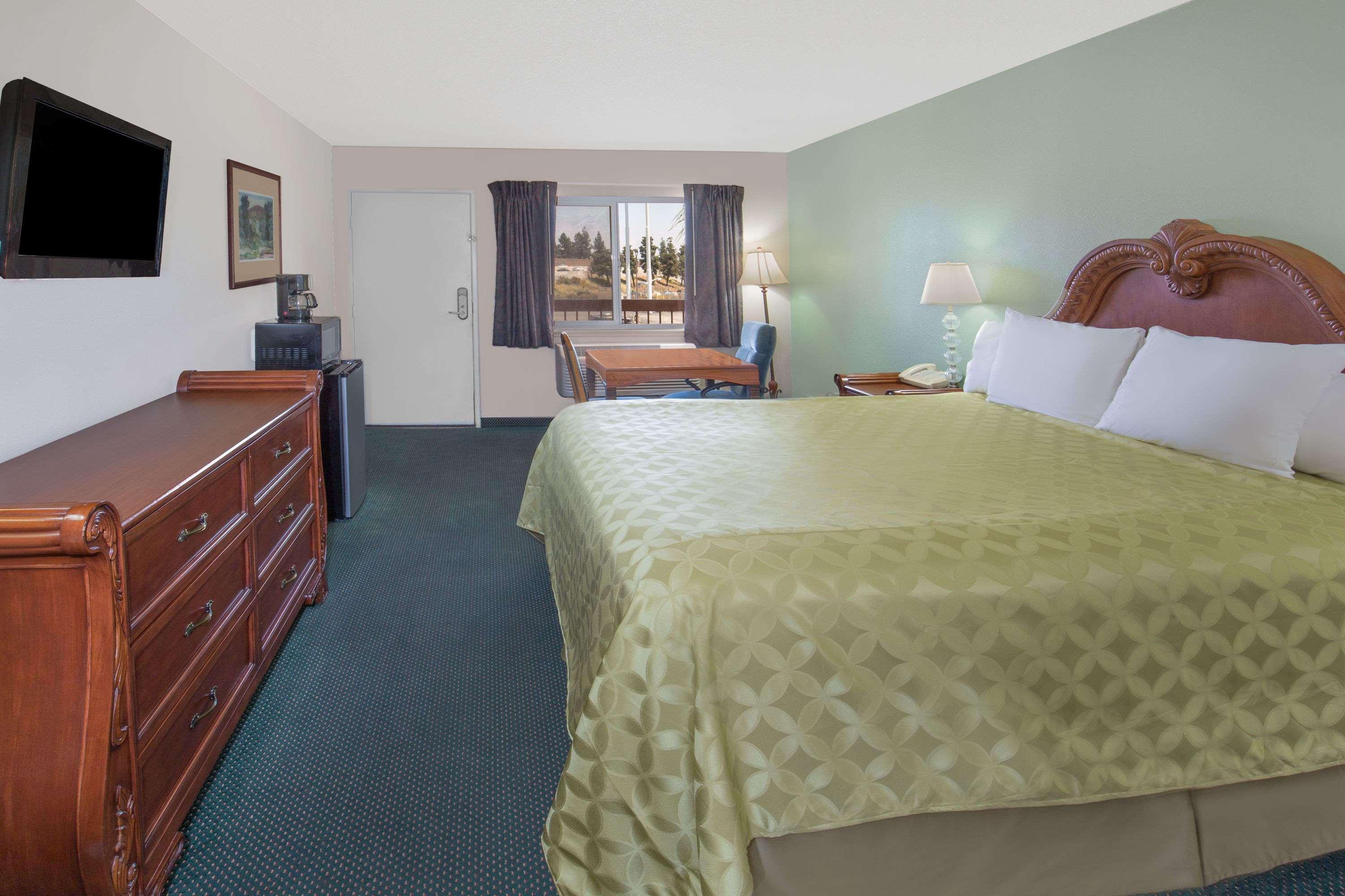 Days Inn By Wyndham Ontario Airport מראה חיצוני תמונה