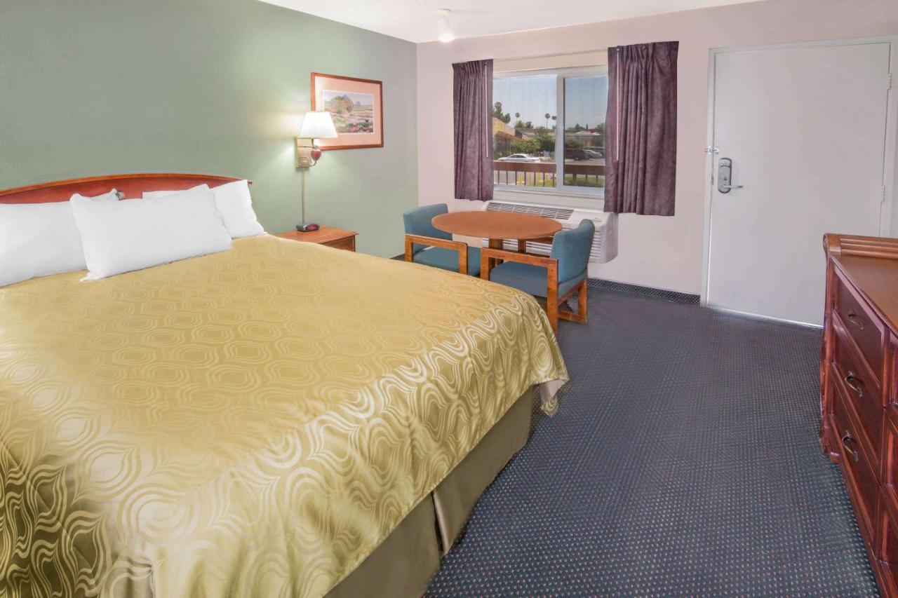 Days Inn By Wyndham Ontario Airport מראה חיצוני תמונה