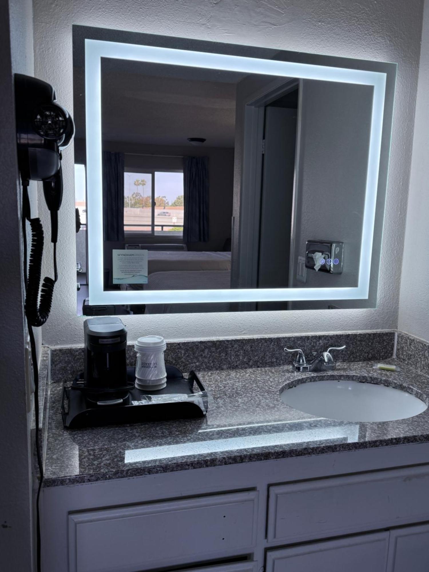 Days Inn By Wyndham Ontario Airport מראה חיצוני תמונה