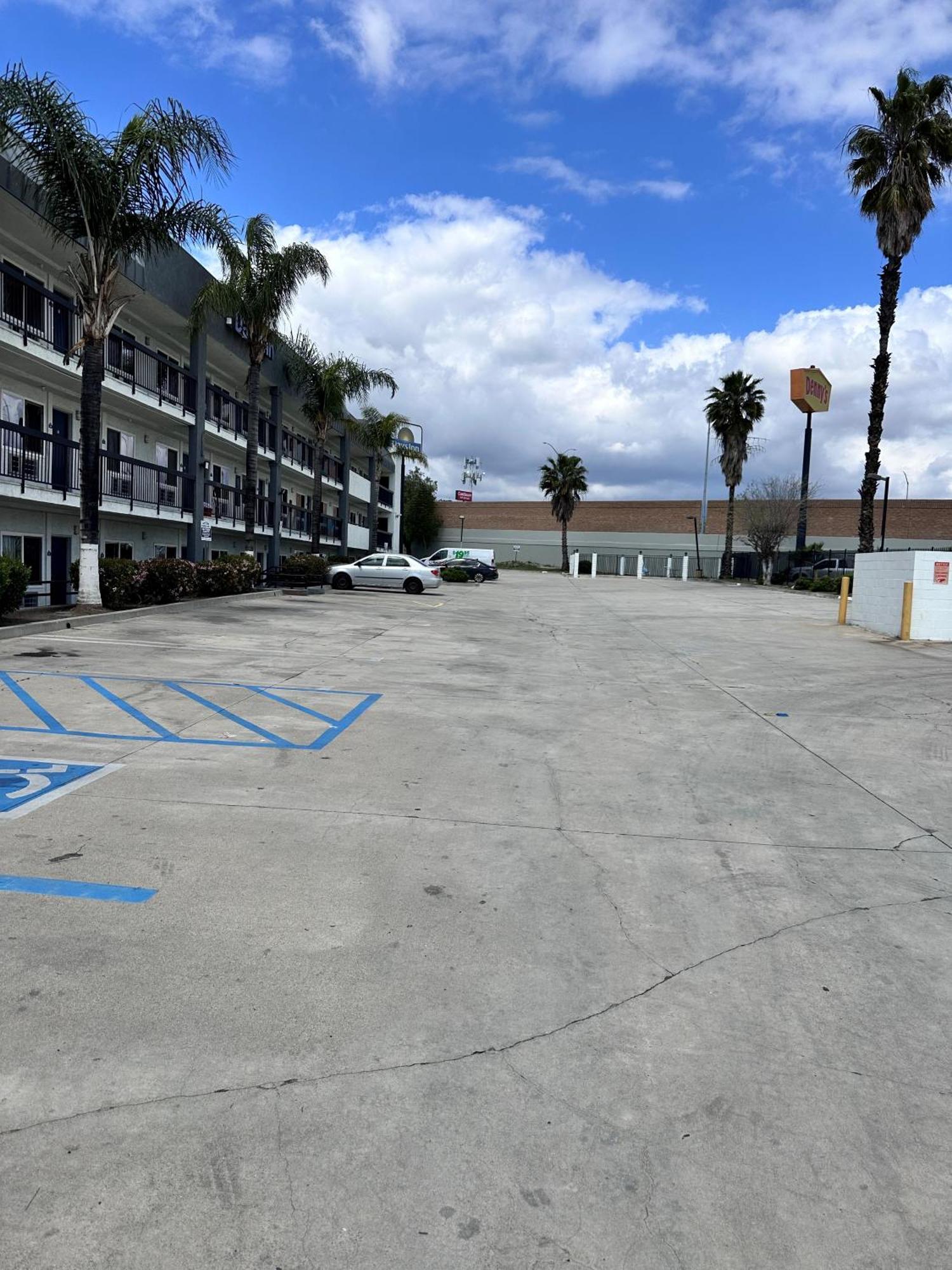 Days Inn By Wyndham Ontario Airport מראה חיצוני תמונה