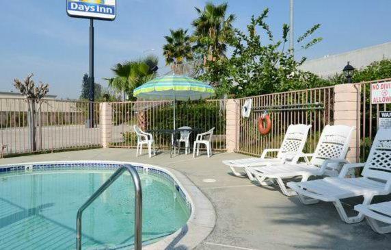 Days Inn By Wyndham Ontario Airport מראה חיצוני תמונה